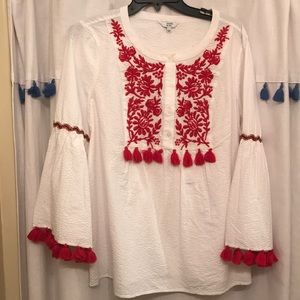 Crown and Ivy super cute Top